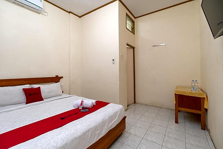 RedDoorz near RS Awal Bros Sudirman Pekanbaru
