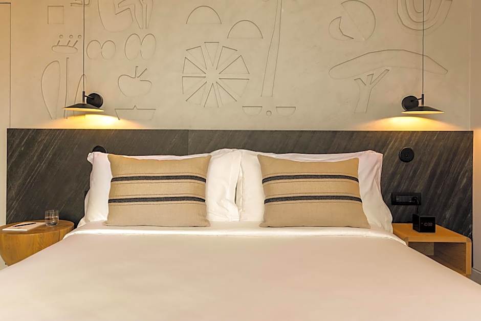 Domes Novos Santorini, Autograph Collection