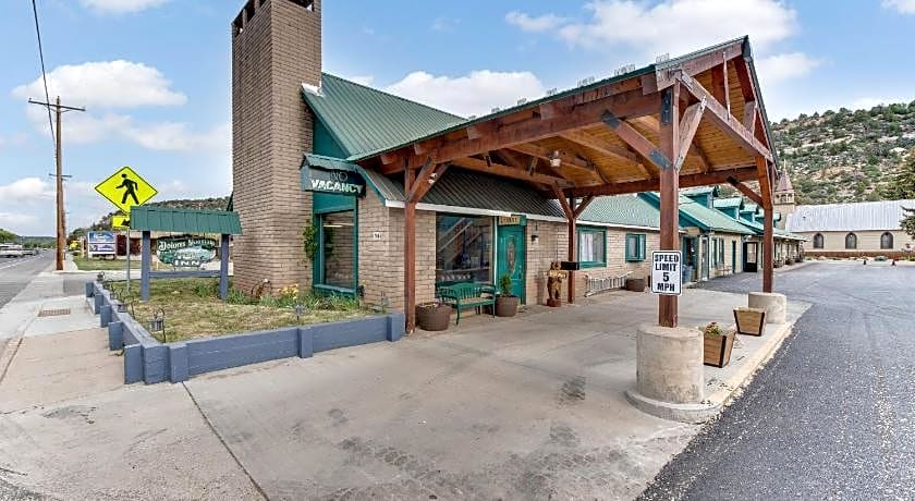Dolores Mountain Inn