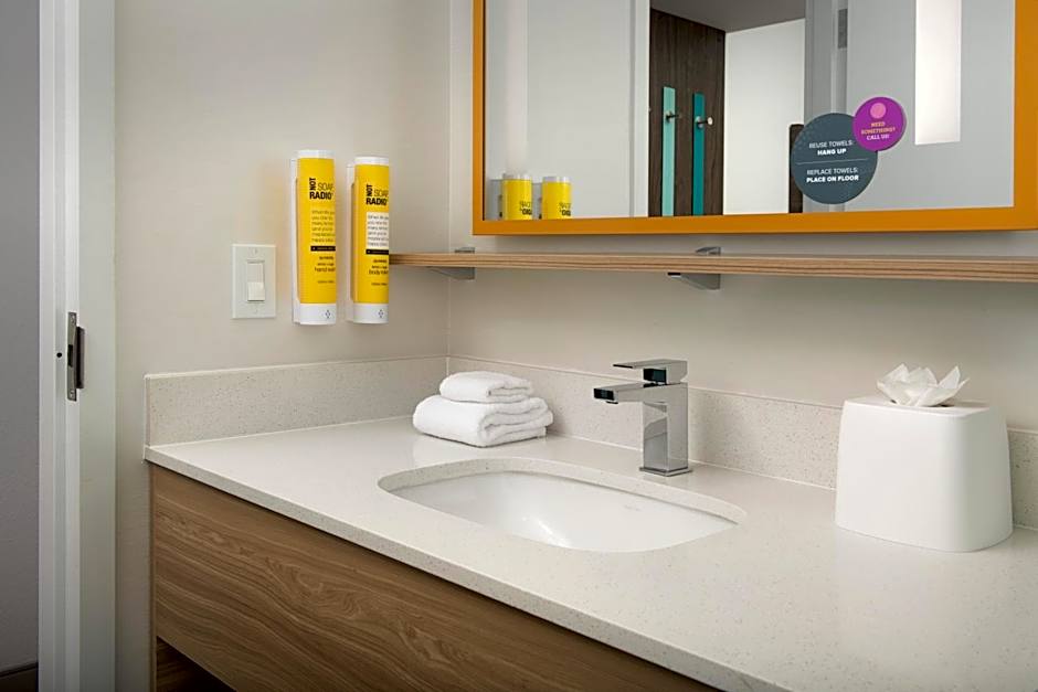 Tru by Hilton Miami West Brickell