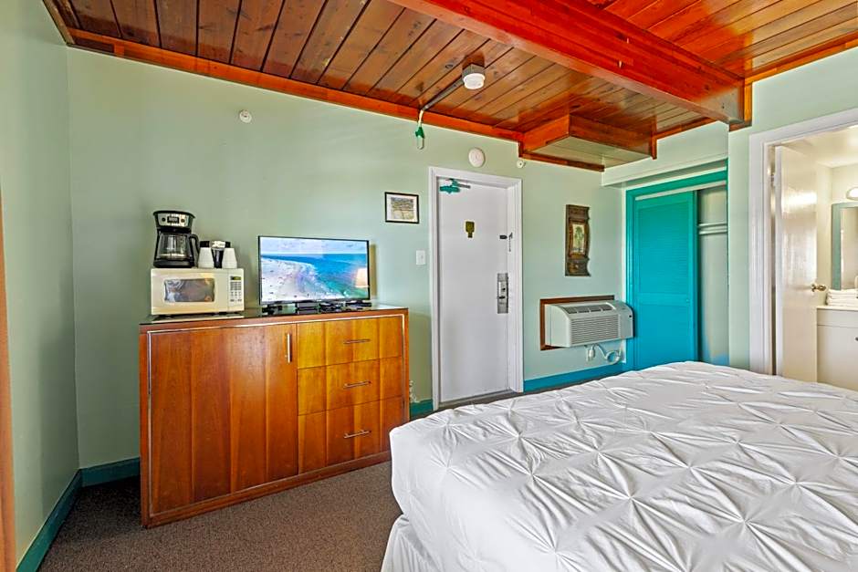 Oceanfront Inn, Partial Ocean View, King Bed, #7