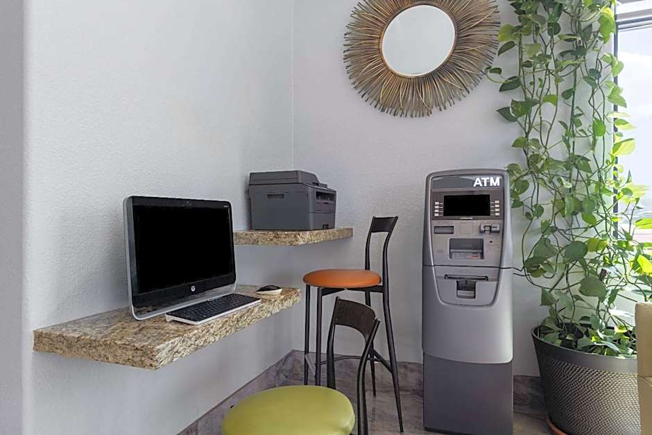 Days Inn & Suites by Wyndham Tucson/Marana