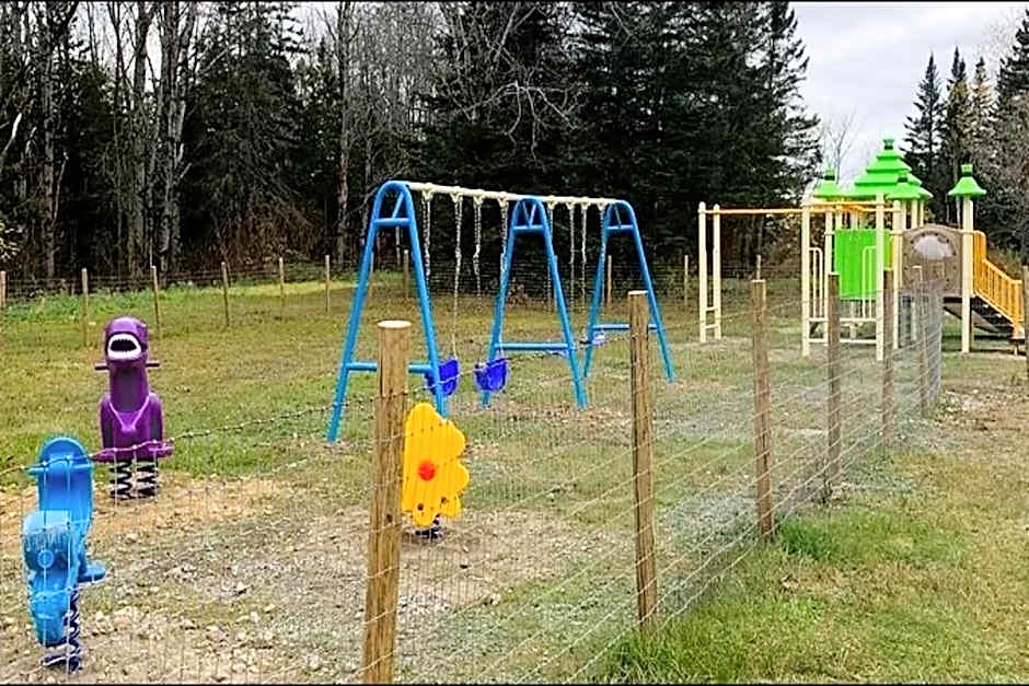 Love Hotels St John River by OYO at Fort Kent ME