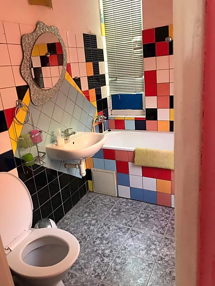 Hotel sebarozvoja s možnosťou získania poznania a inšpirujúcich prostriedkov na uplatňovanie vedomia, premenu seba a prostredia interiéru