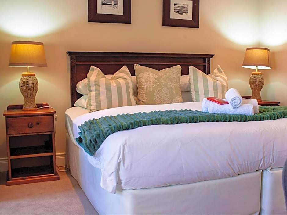 Hermanus Cliff Path Lodge - No Load-shedding