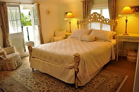 Queen Room with Garden View