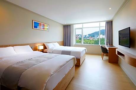 Family Twin Room With City View