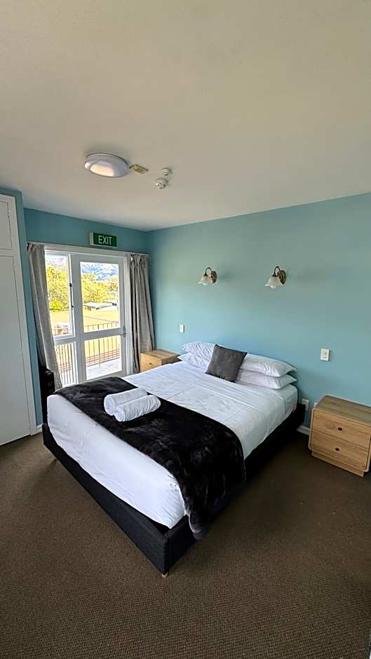 The Grand Hotel & Bar - Akaroa