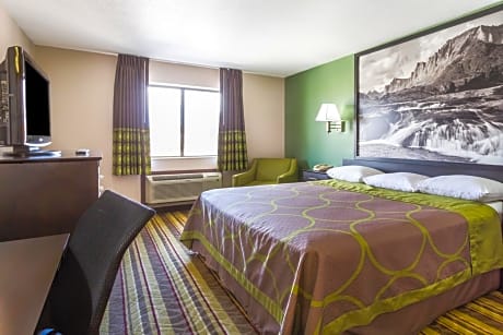 Deluxe King Room - Non-Smoking