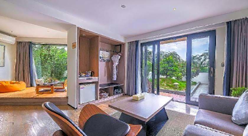 Zhongshan Louis Hotel
