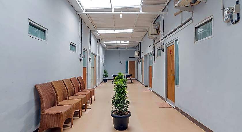 RedDoorz near Alun-Alun Garut