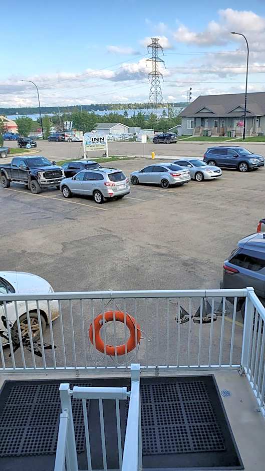 Shoreside Inn & Suites