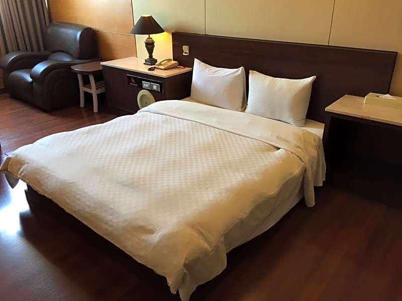 Zaw Jung Business Hotel