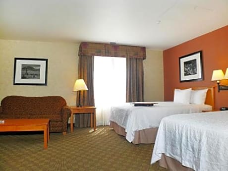 Queen Room with Tub - Disability Access/Non-Smoking