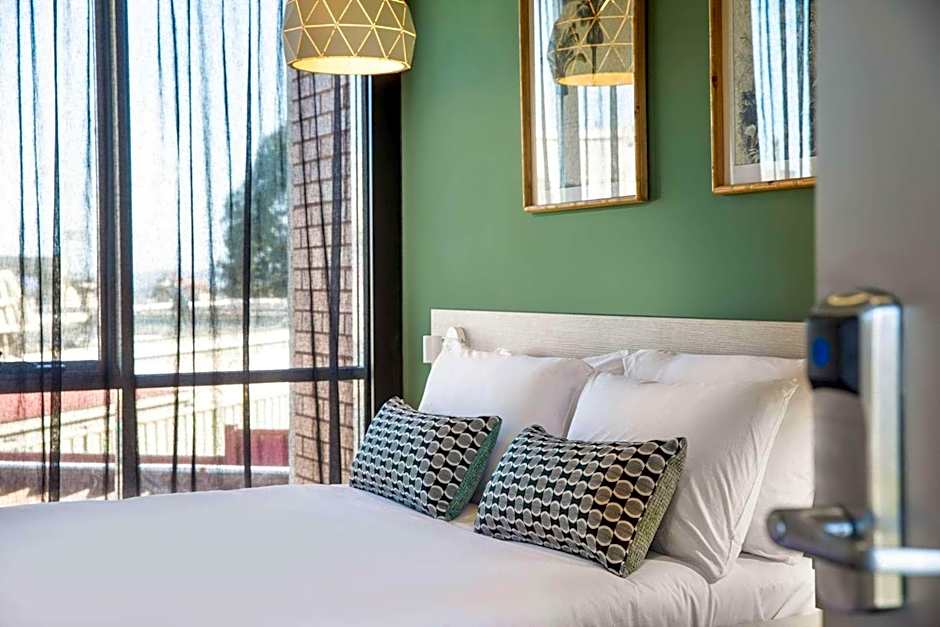 Nightcap at Morwell Hotel