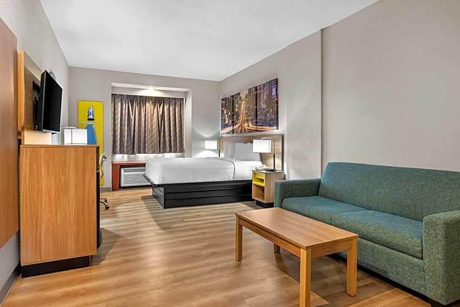 Days Inn by Wyndham near Kansas Speedway