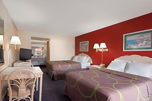 Super 8 by Wyndham Clearwater/US Hwy 19 N