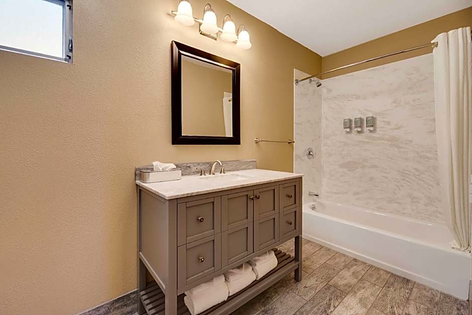 Best Western Plus Frontier Motel