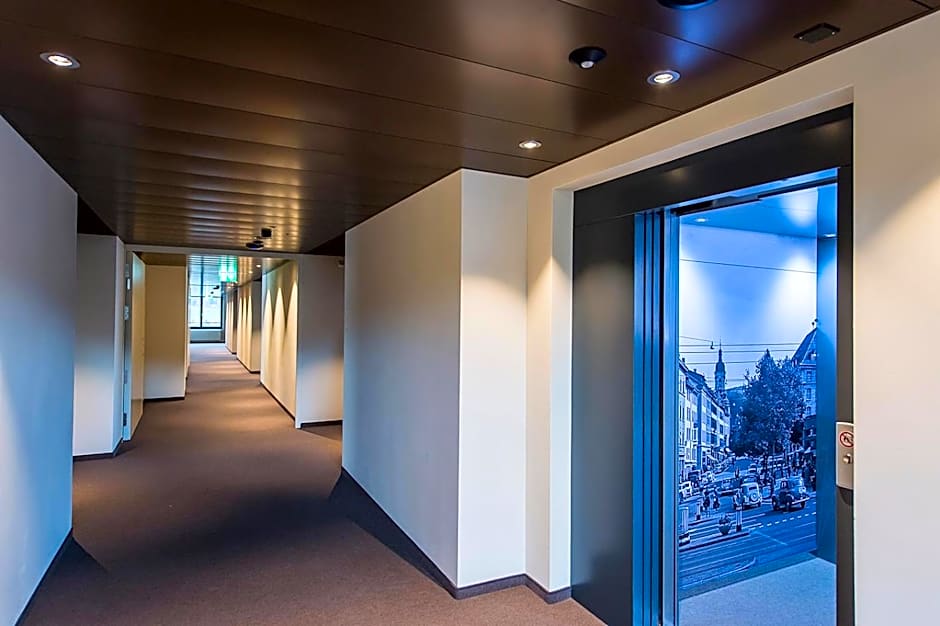 Hotel one66 (free parking garage)