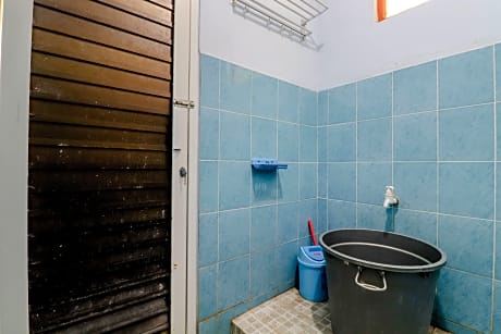 Bed in dormitory no AC