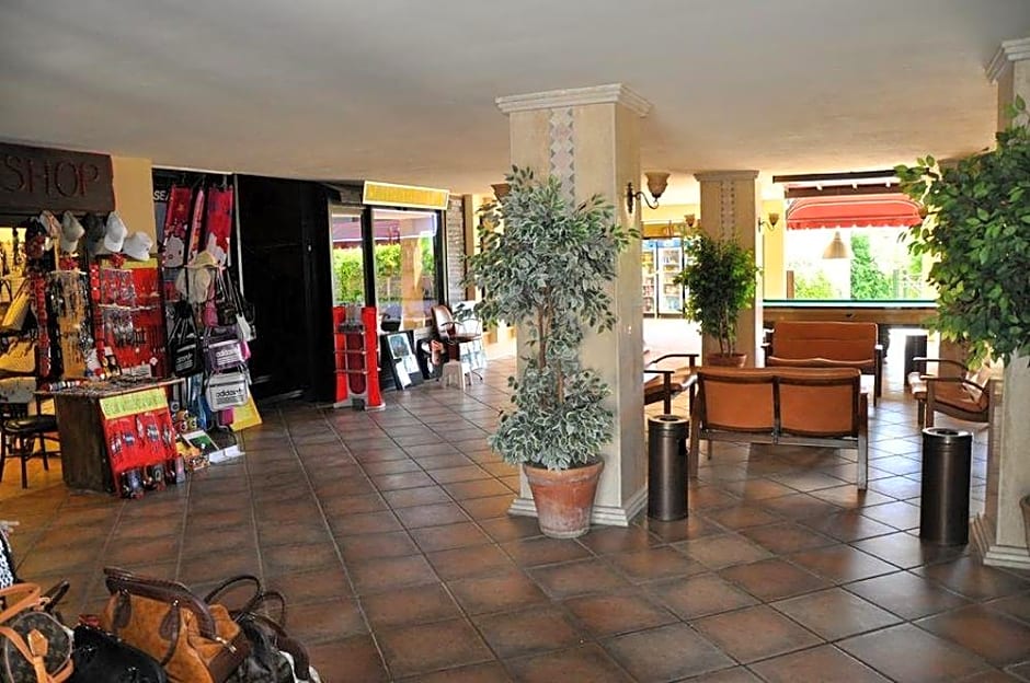 Club Turquoise Apart