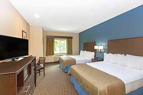 Deluxe Queen Room - Mobility Access/Non-Smoking