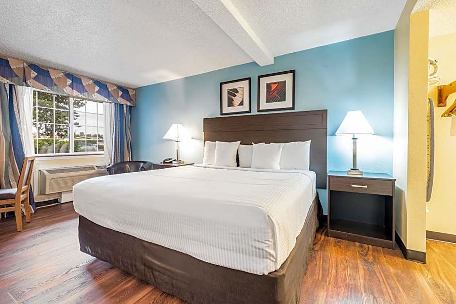 Days Inn by Wyndham Federal Way