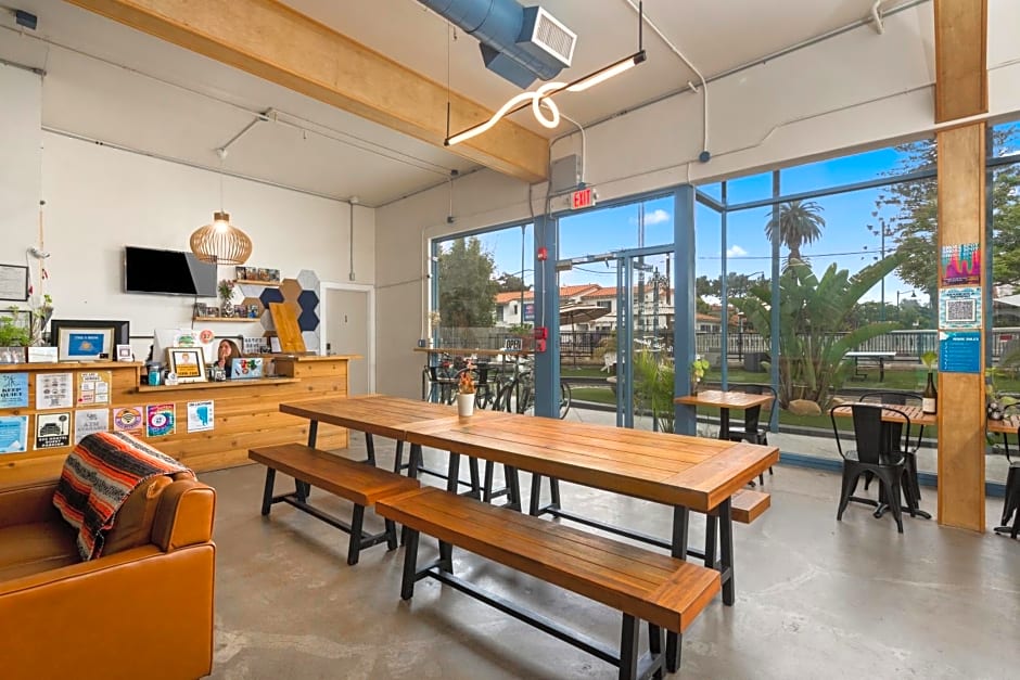 ITH Santa Barbara Beach Hostel