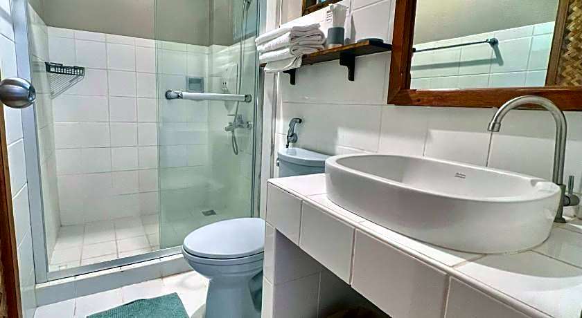 Golden Monkey Beach Hotel