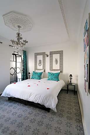Deluxe Queen Studio