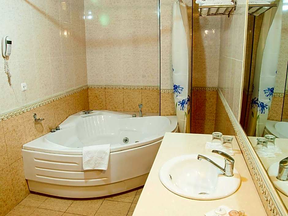 Golden Valley Hotel