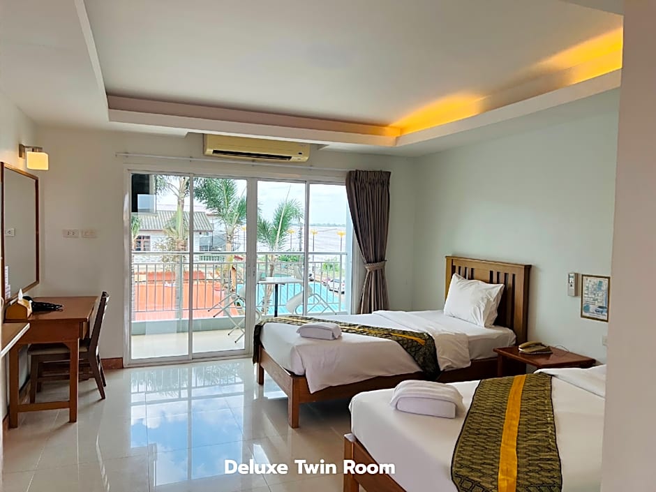 That Phanom River View Hotel