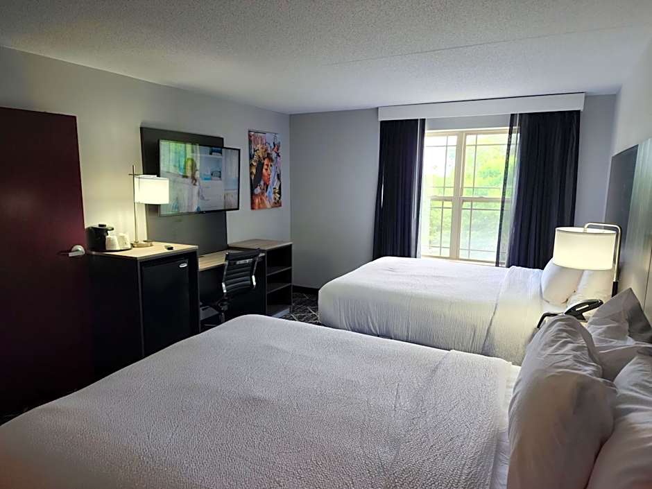 La Quinta Inn & Suites by Wyndham Lake George
