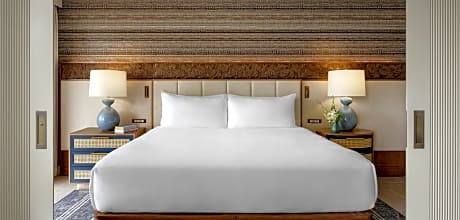 King Suite with Sofa Bed and Sunrise View - Mountainside