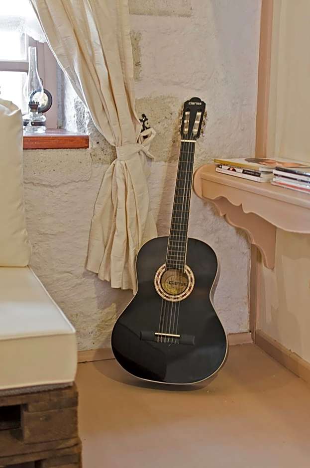 Lilyum Alaçatı - Taş Ev