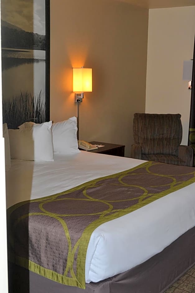 Super 8 by Wyndham Lebanon