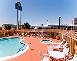 Oakland Airport Arena Hotel