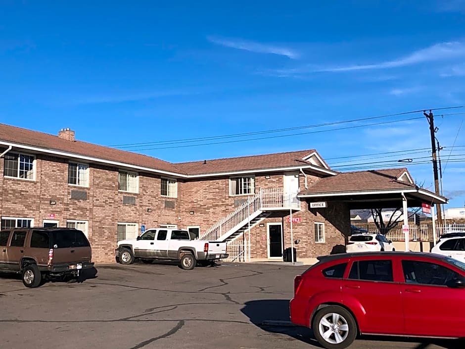 Photo 1 of 21 of Ameri-Stay Inn & Suites