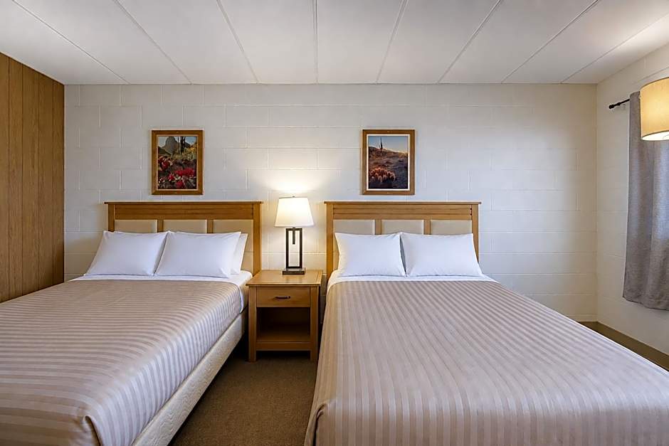 First Inn By OYO Quinter Hwy 70
