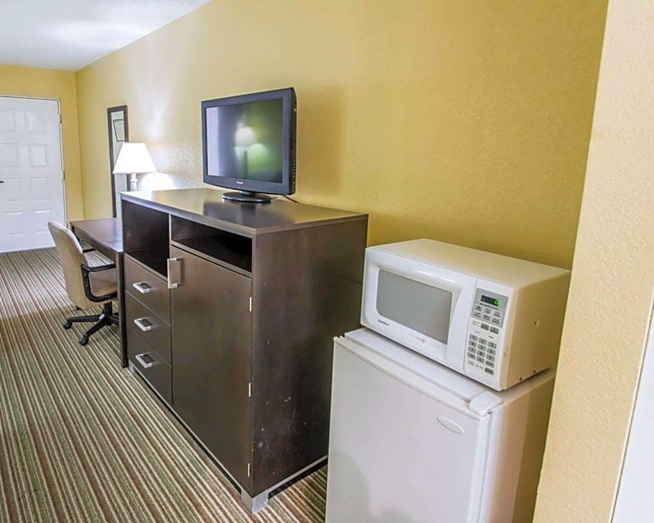 Quality Inn University