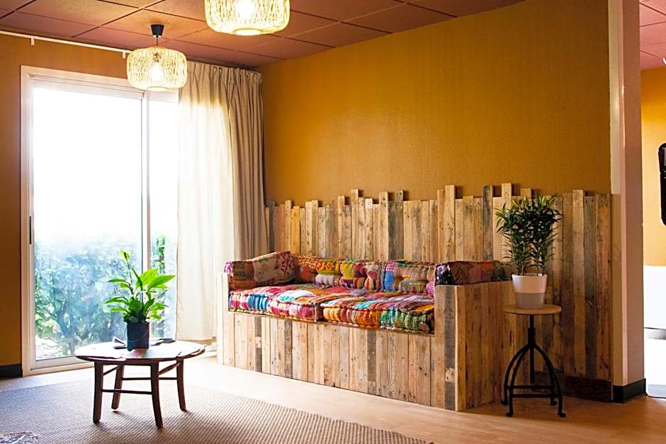 greet Hotel Castres Saix