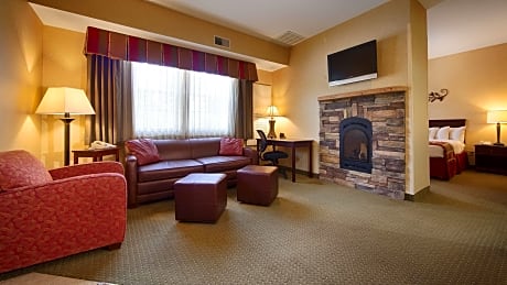 Suite-1 King Bed, Non-Smoking, Whirlpool, Fireplace, Queen Sofabed, Wet Bar, Microwave And Refrigera
