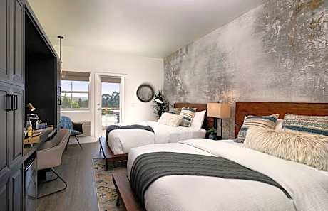 Deluxe Queen Room with Two Queen Beds
