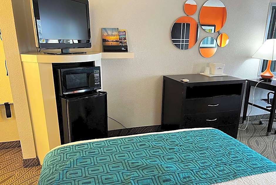 Howard Johnson by Wyndham Houston Heights/Downtown