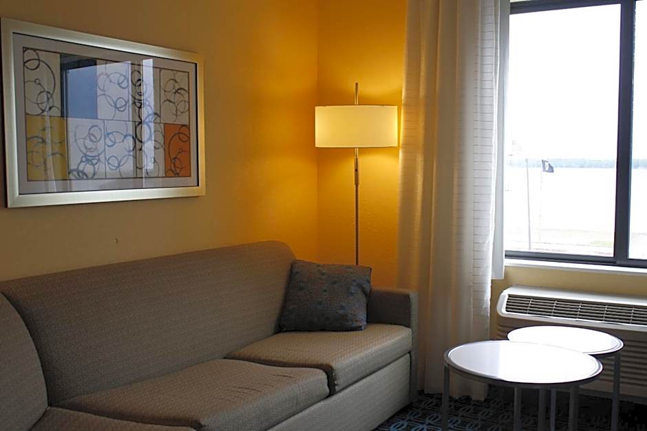 Fairfield Inn & Suites by Marriott Detroit Lakes