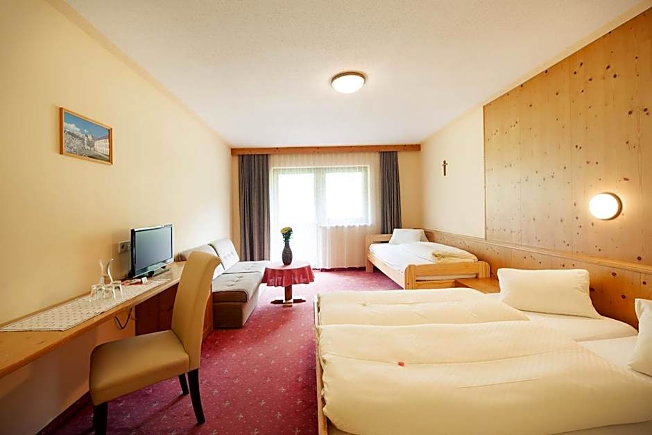 Photo 1 of 5 of Triple Room