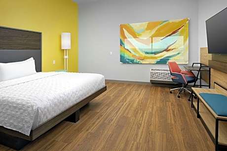 1 King Hearing Accessible Room