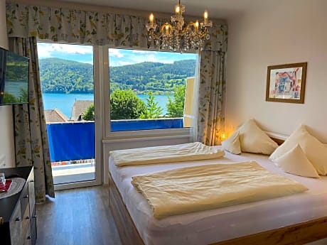 Double Room with Balcony and Lake View