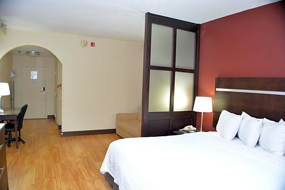Red Roof PLUS+ & Suites Chattanooga - Downtown