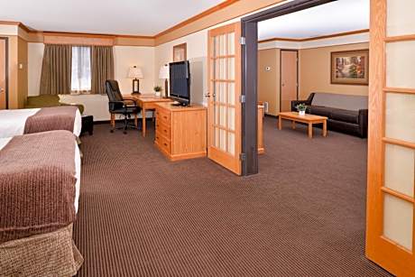 Queen Suite with Two Queen Beds with Kitchenette - Non-Smoking